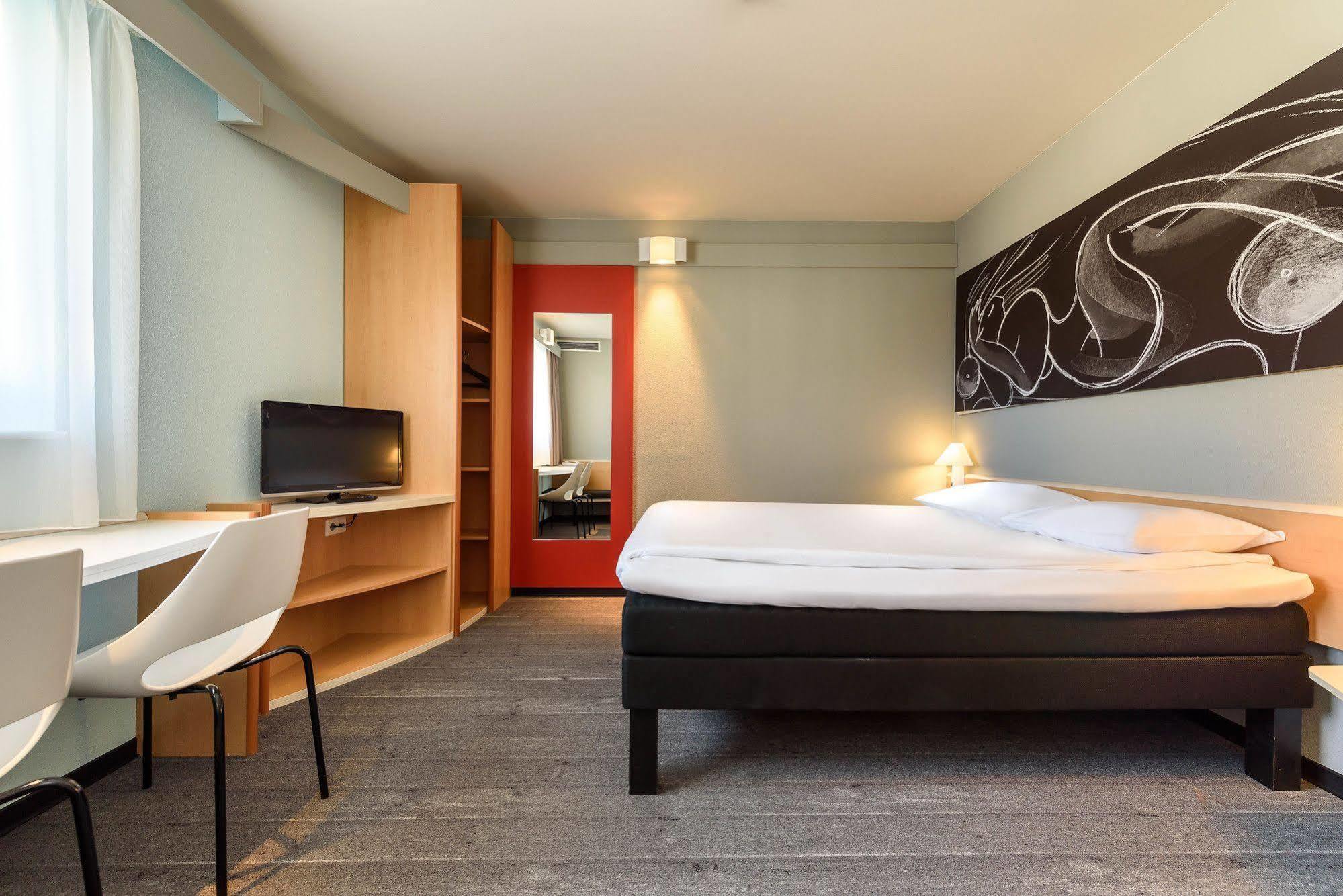 Hotel Ibis Брегенц Екстериор снимка